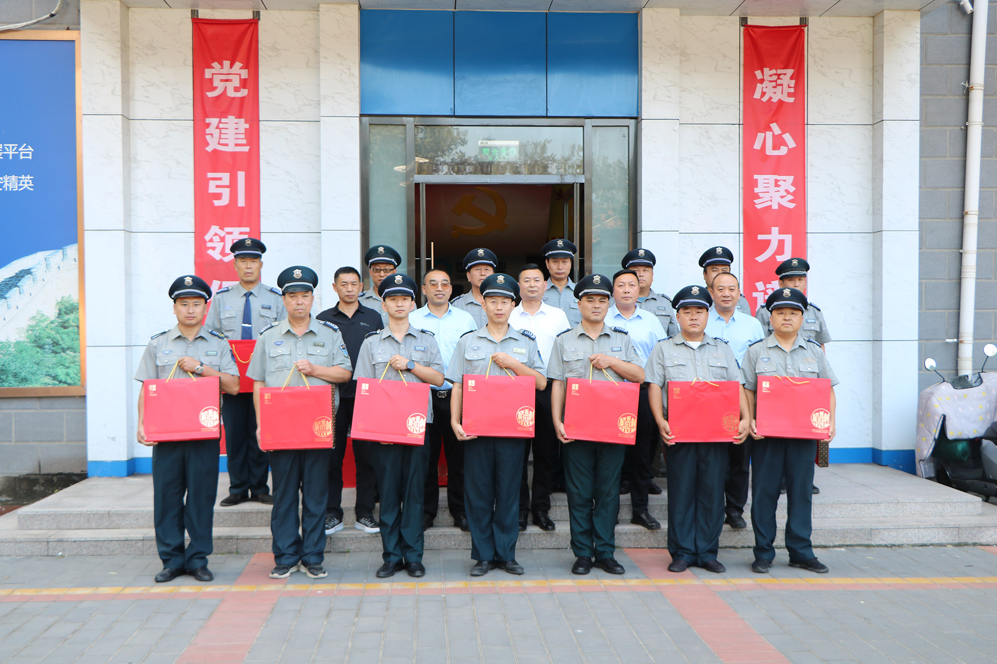 慰問一線員工 共慶家國團(tuán)圓